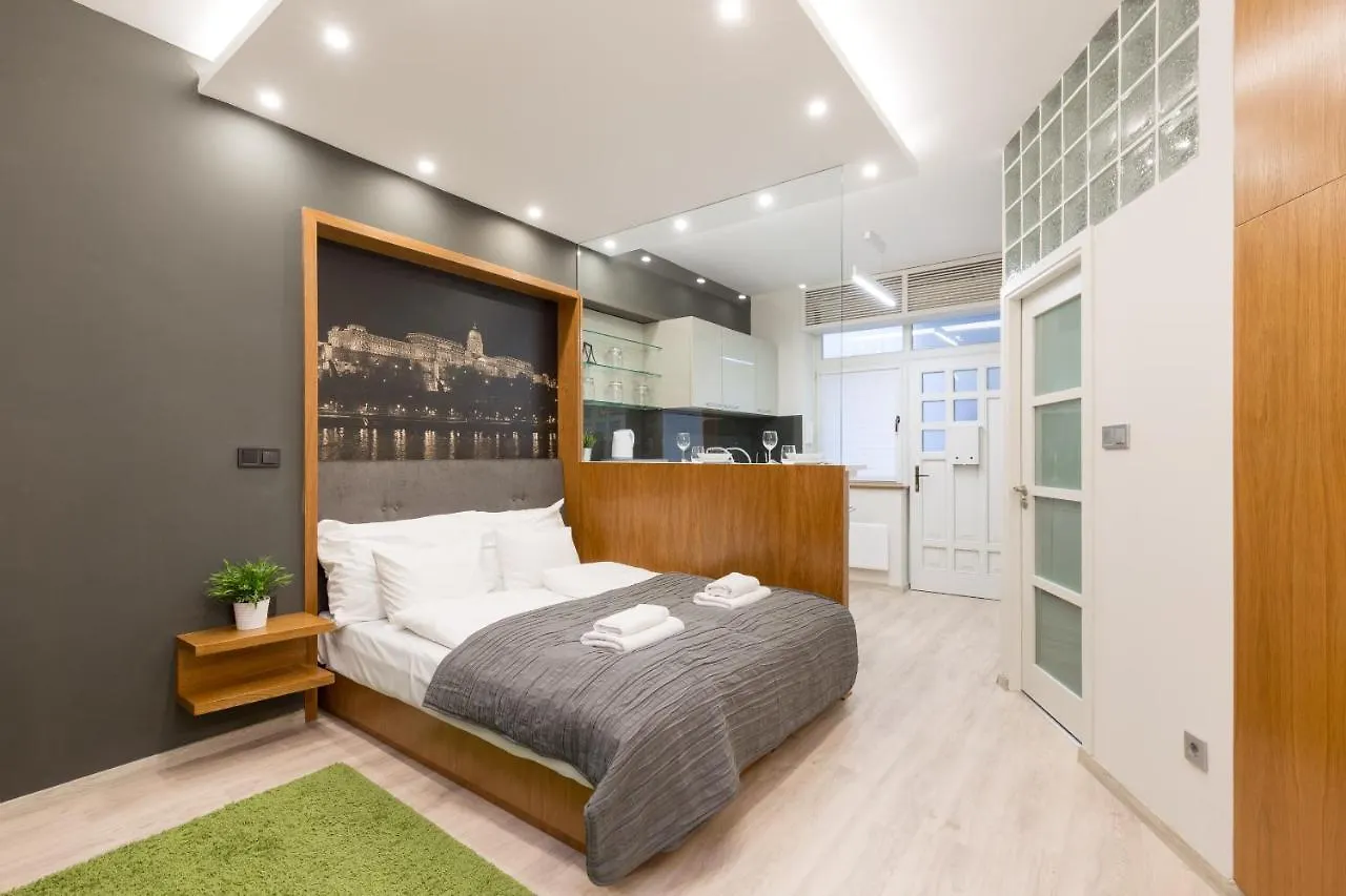 Retro Budapest Dream Suite Near The Danube 0*,
