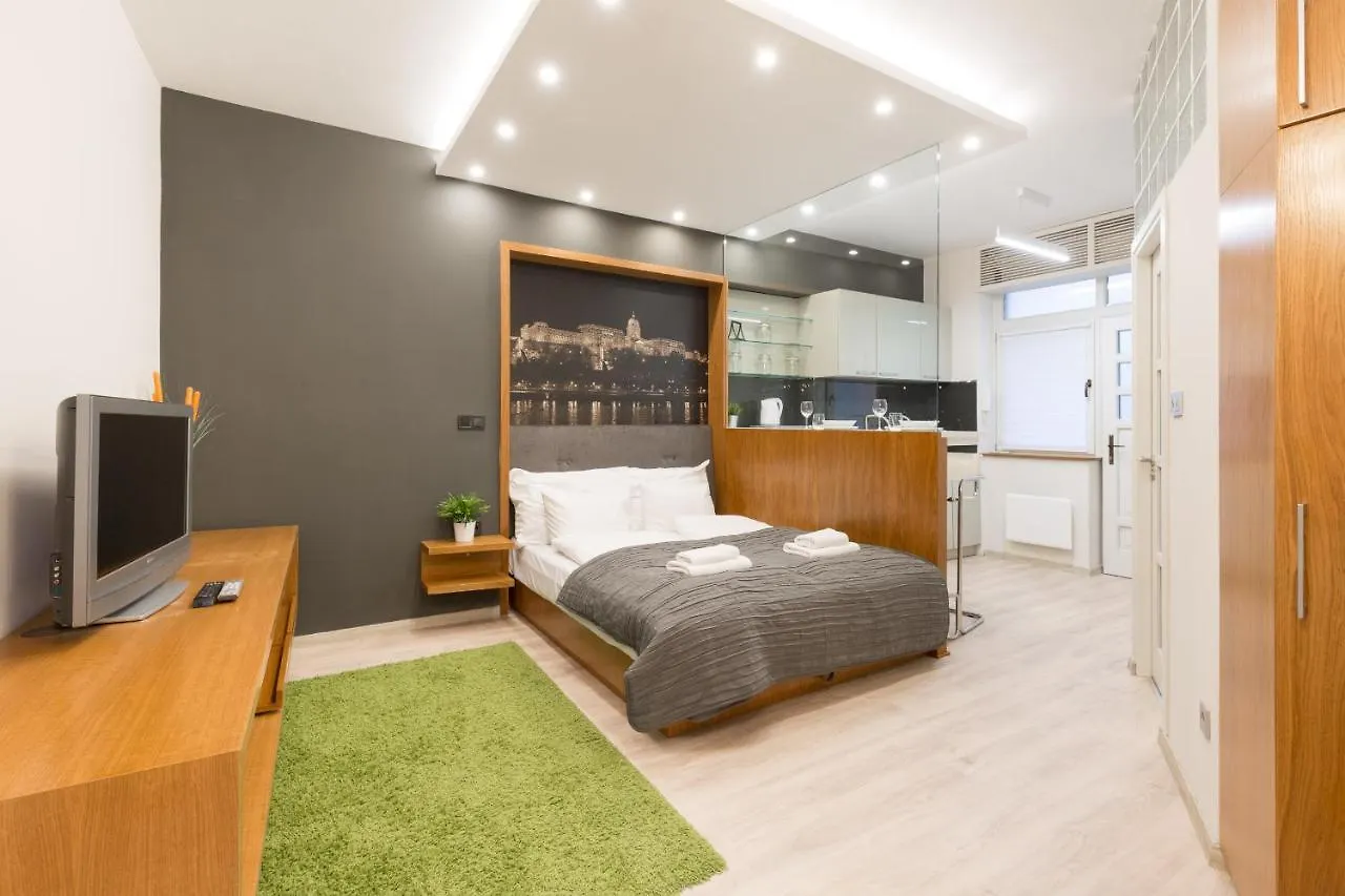 Retro Budapest Dream Suite Near The Danube
