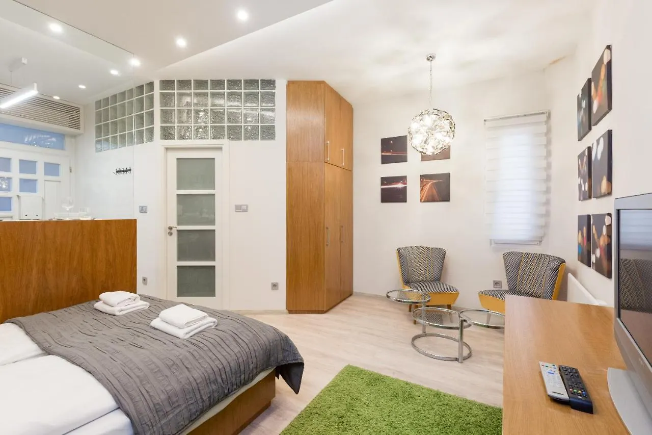 Retro Budapest Dream Suite Near The Danube Hungary